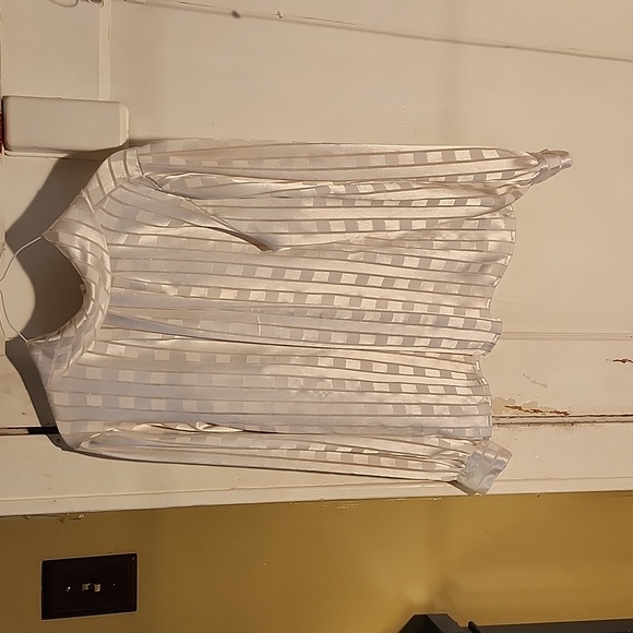 Laura and Jayne Blouse - Picture 1 of 8